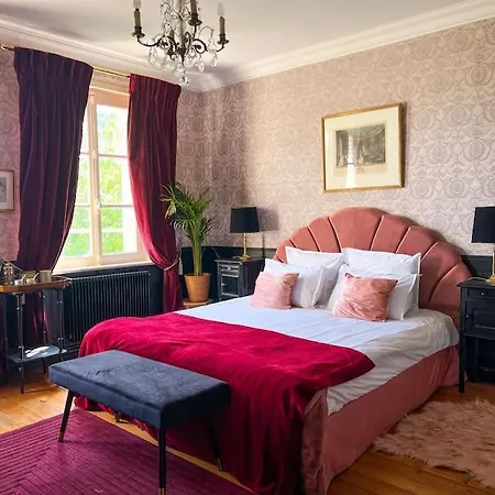 D'hotes Sarah - Chateau Le Bas Bleu Bed and Breakfast *