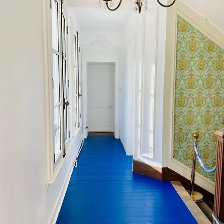 D'hotes Sarah - Chateau Le Bas Bleu Bed & Breakfast