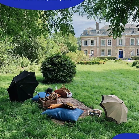 D'hotes Sarah - Chateau Le Bas Bleu Bed and Breakfast *