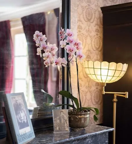 D'hotes Sarah - Chateau Le Bas Bleu Bed & Breakfast 3*