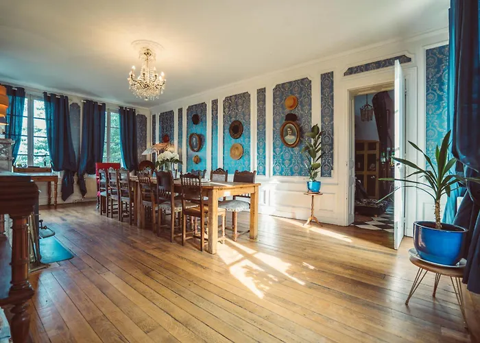 D'hotes Sarah - Chateau Le Bas Bleu Bed & Breakfast